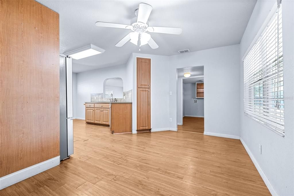 For Rent: $1,575 (3 beds, 1 baths, 1200 Square Feet)
