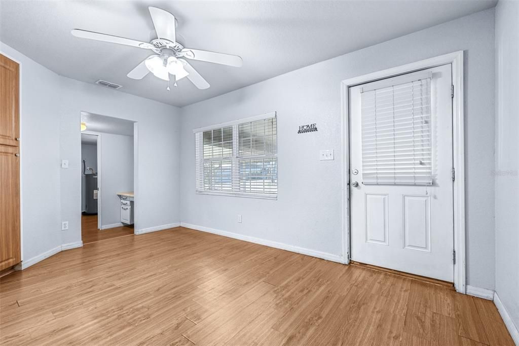 For Rent: $1,575 (3 beds, 1 baths, 1200 Square Feet)