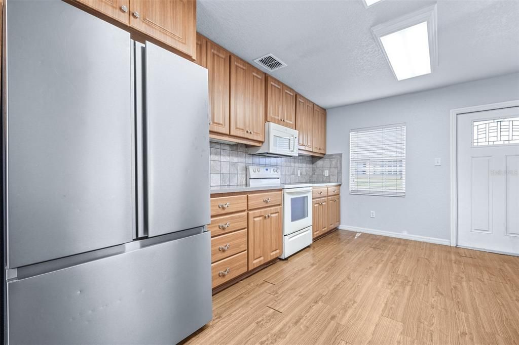 For Rent: $1,575 (3 beds, 1 baths, 1200 Square Feet)