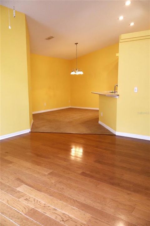 For Sale: $255,000 (2 beds, 2 baths, 1337 Square Feet)