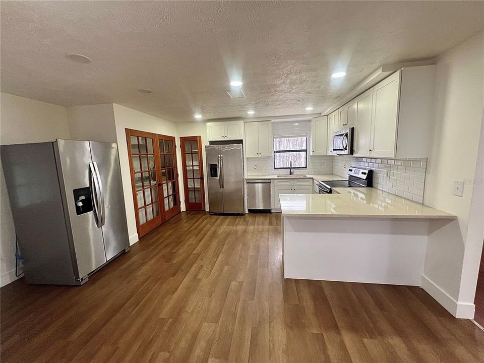 For Rent: $3,450 (4 beds, 2 baths, 1954 Square Feet)