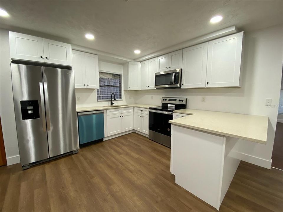 For Rent: $3,450 (4 beds, 2 baths, 1954 Square Feet)