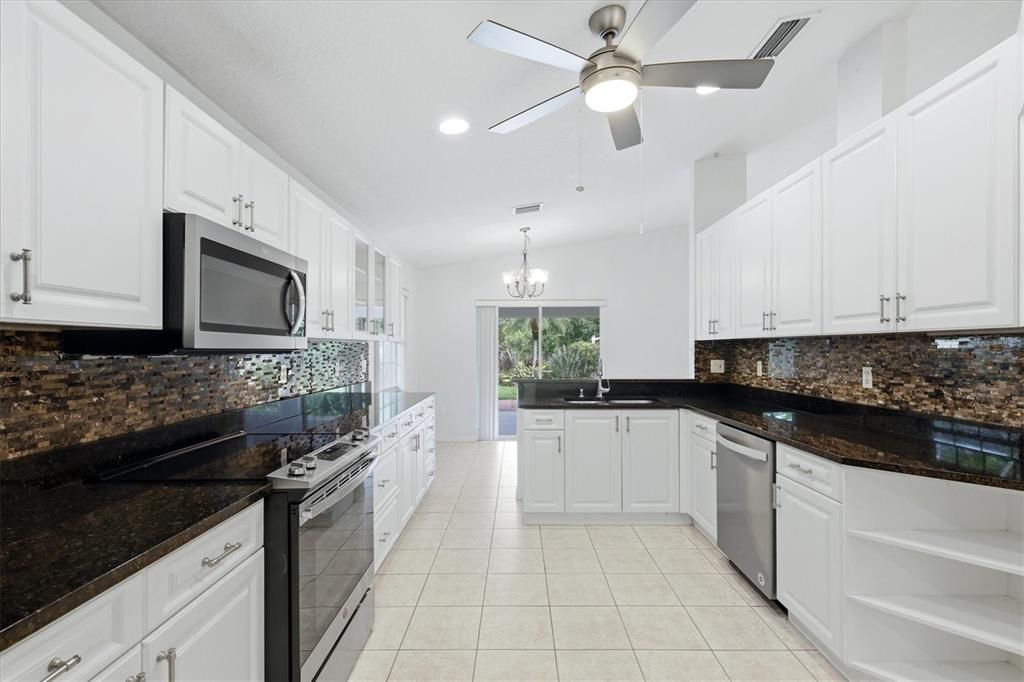 For Sale: $475,000 (3 beds, 2 baths, 1725 Square Feet)