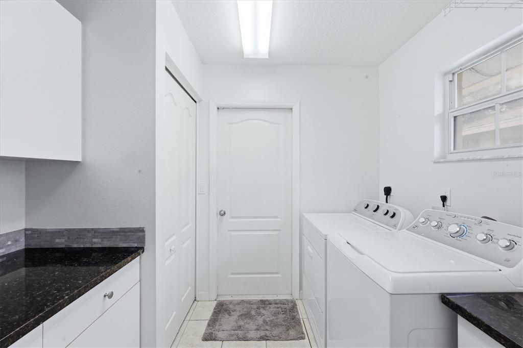 For Sale: $475,000 (3 beds, 2 baths, 1725 Square Feet)
