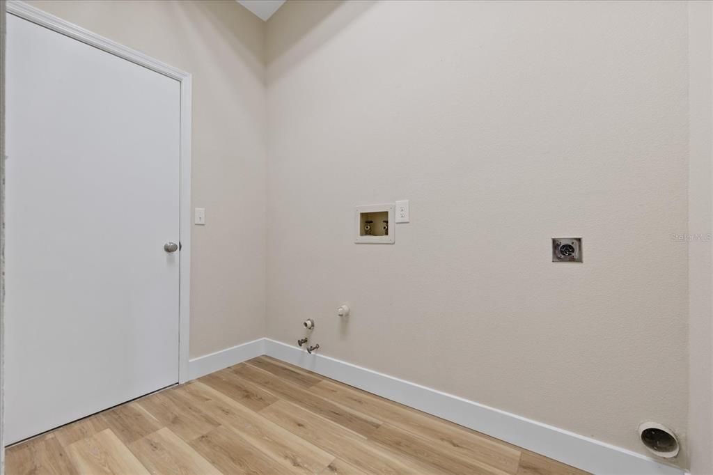 На продажу: $330,000 (3 спален, 2 ванн, 1746 Квадратных фут)