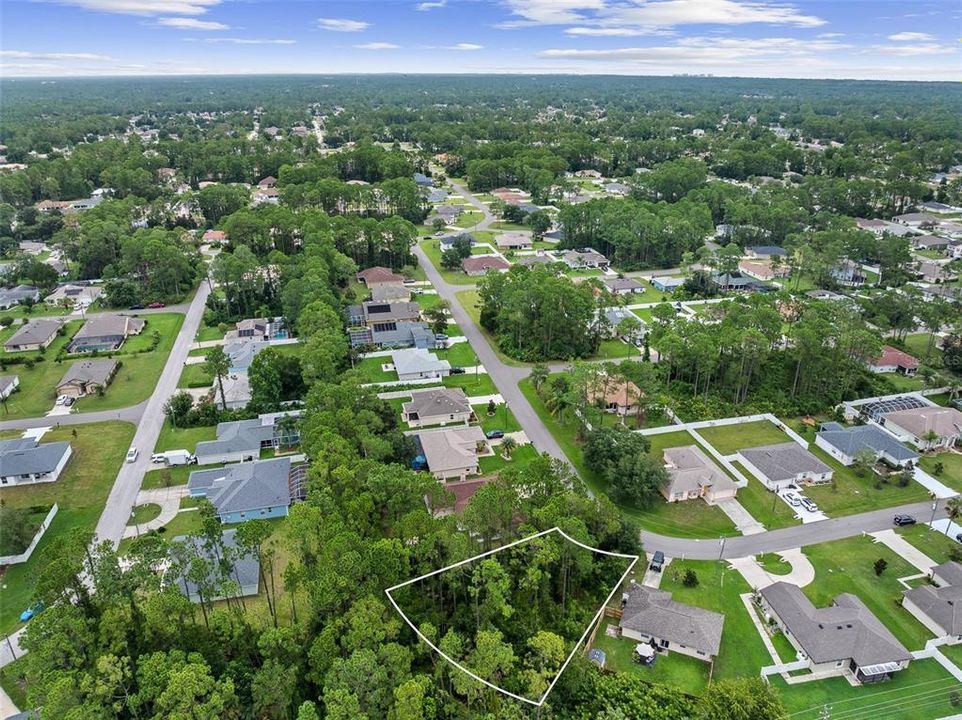 На продажу: $64,900 (0.23 acres)