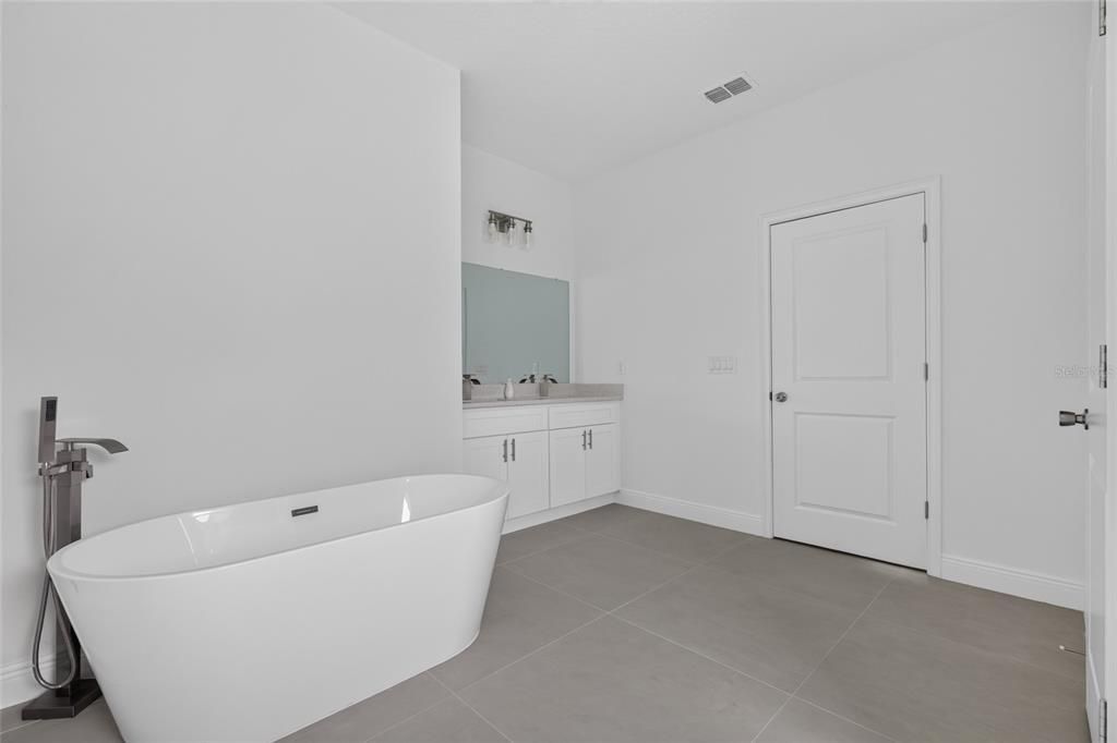 For Rent: $2,250 (4 beds, 3 baths, 1865 Square Feet)