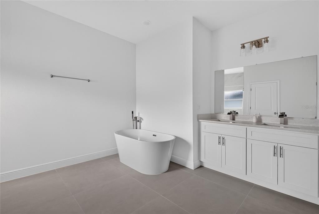 For Rent: $2,250 (4 beds, 3 baths, 1865 Square Feet)