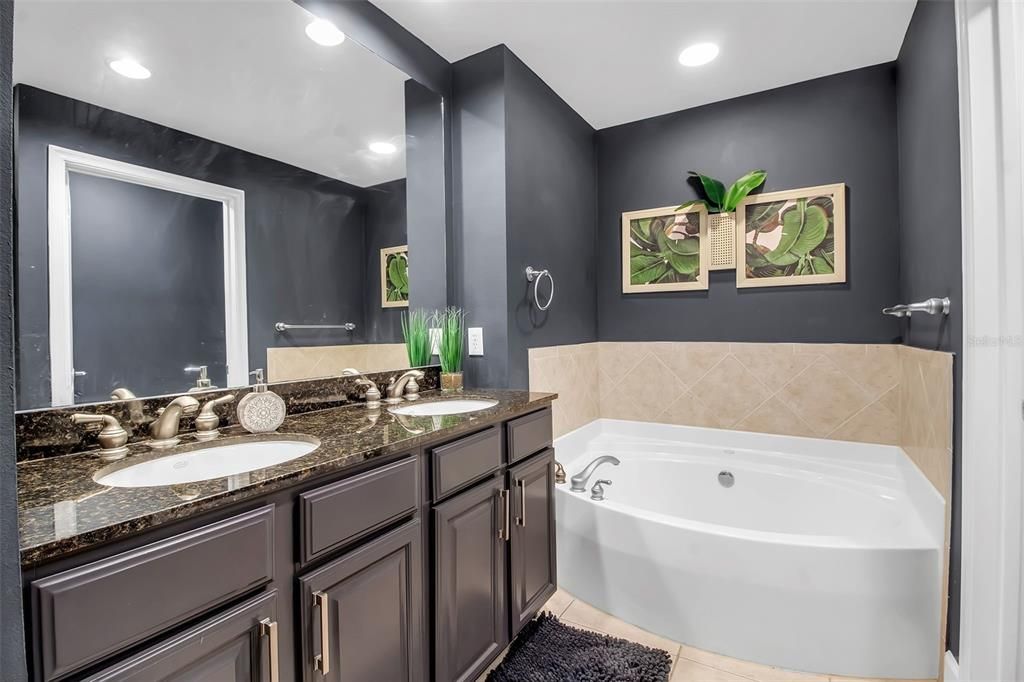 For Sale: $429,000 (2 beds, 2 baths, 1575 Square Feet)