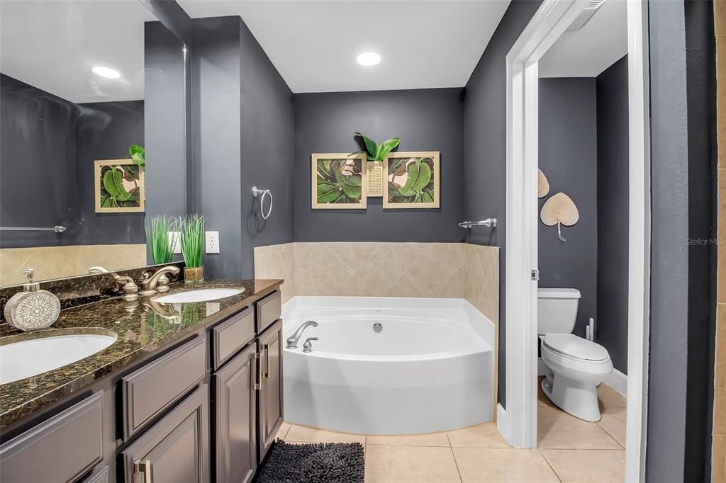 For Sale: $429,000 (2 beds, 2 baths, 1575 Square Feet)