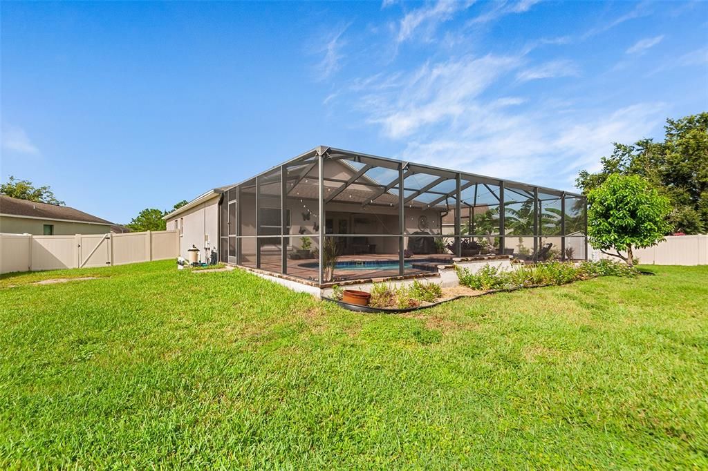 Activo con contrato: $379,900 (4 camas, 3 baños, 1849 Pies cuadrados)