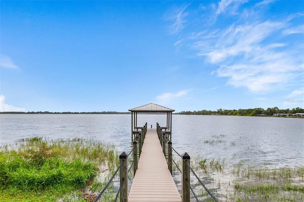 Activo con contrato: $379,900 (4 camas, 3 baños, 1849 Pies cuadrados)