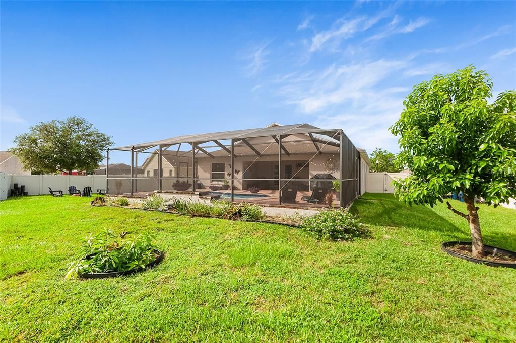 Activo con contrato: $379,900 (4 camas, 3 baños, 1849 Pies cuadrados)