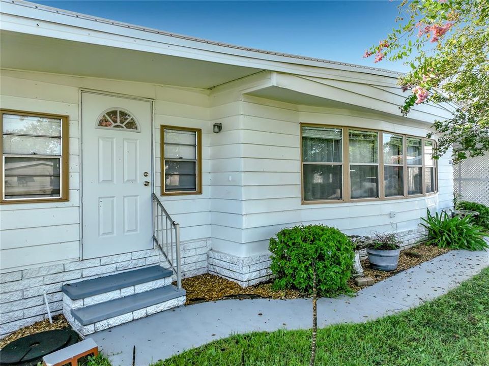 For Sale: $145,000 (2 beds, 2 baths, 1428 Square Feet)