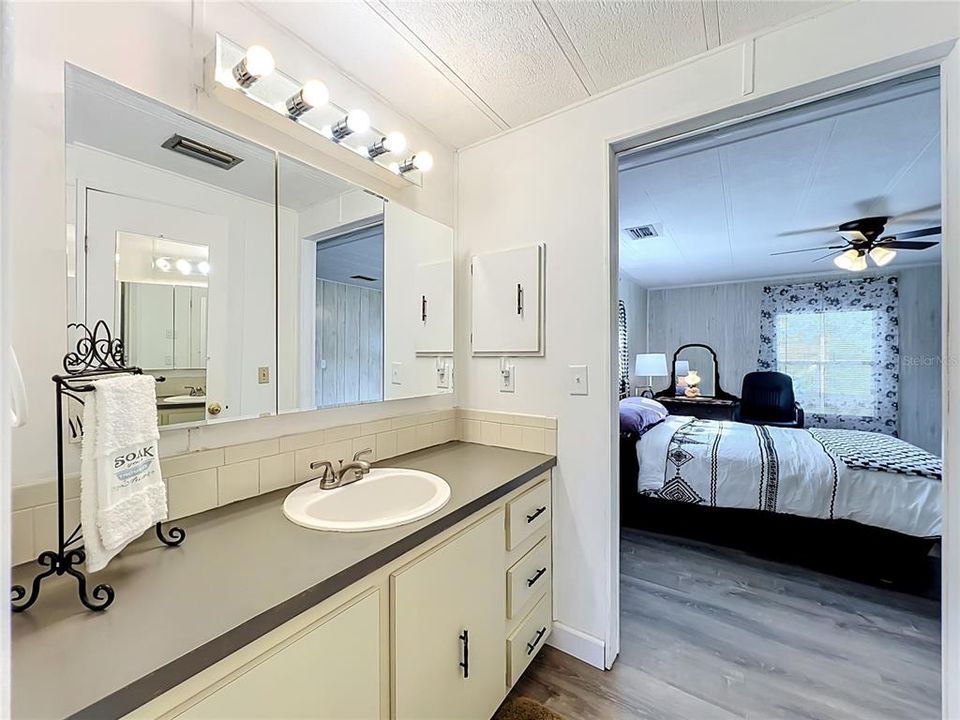 For Sale: $145,000 (2 beds, 2 baths, 1428 Square Feet)