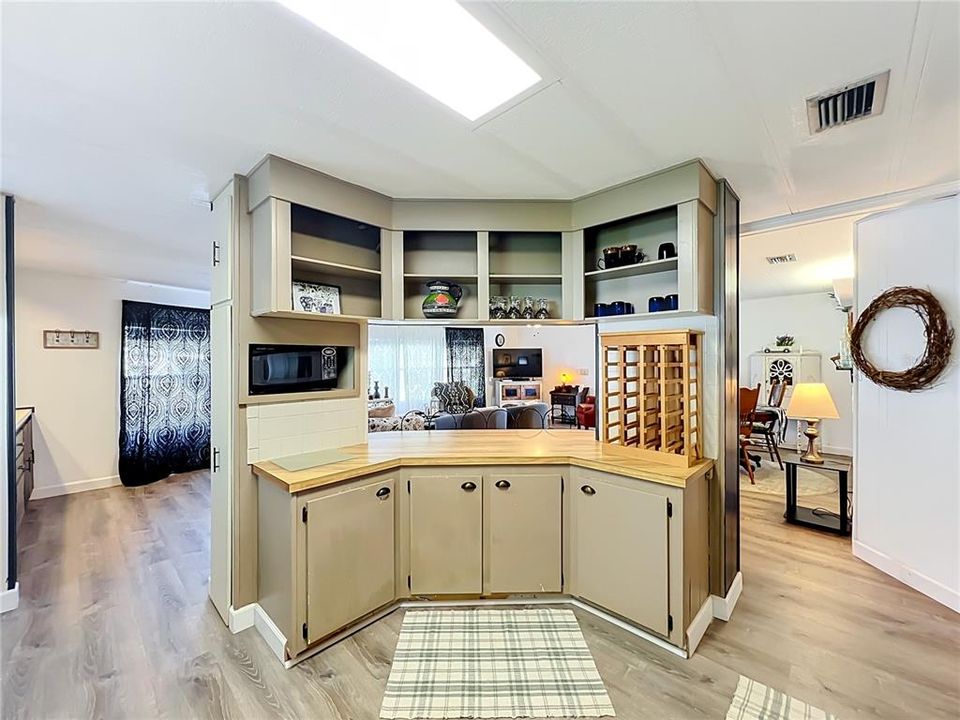 For Sale: $145,000 (2 beds, 2 baths, 1428 Square Feet)