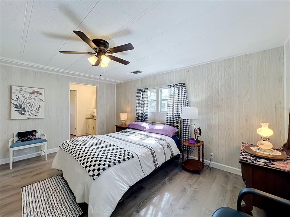 For Sale: $145,000 (2 beds, 2 baths, 1428 Square Feet)