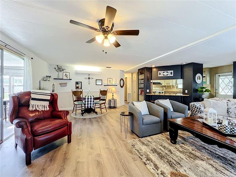 For Sale: $145,000 (2 beds, 2 baths, 1428 Square Feet)
