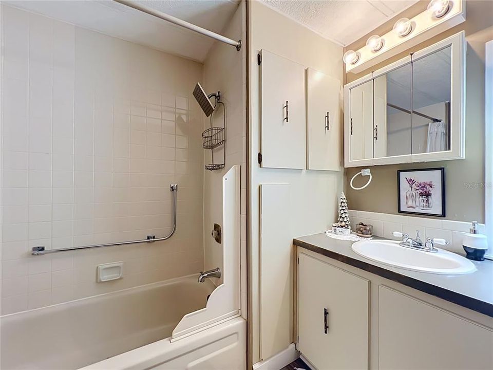 For Sale: $145,000 (2 beds, 2 baths, 1428 Square Feet)