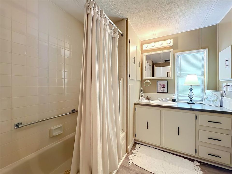 For Sale: $145,000 (2 beds, 2 baths, 1428 Square Feet)