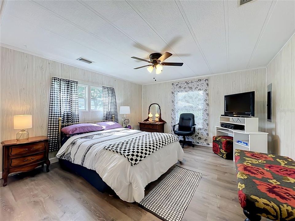For Sale: $145,000 (2 beds, 2 baths, 1428 Square Feet)