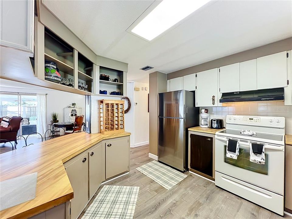 For Sale: $145,000 (2 beds, 2 baths, 1428 Square Feet)