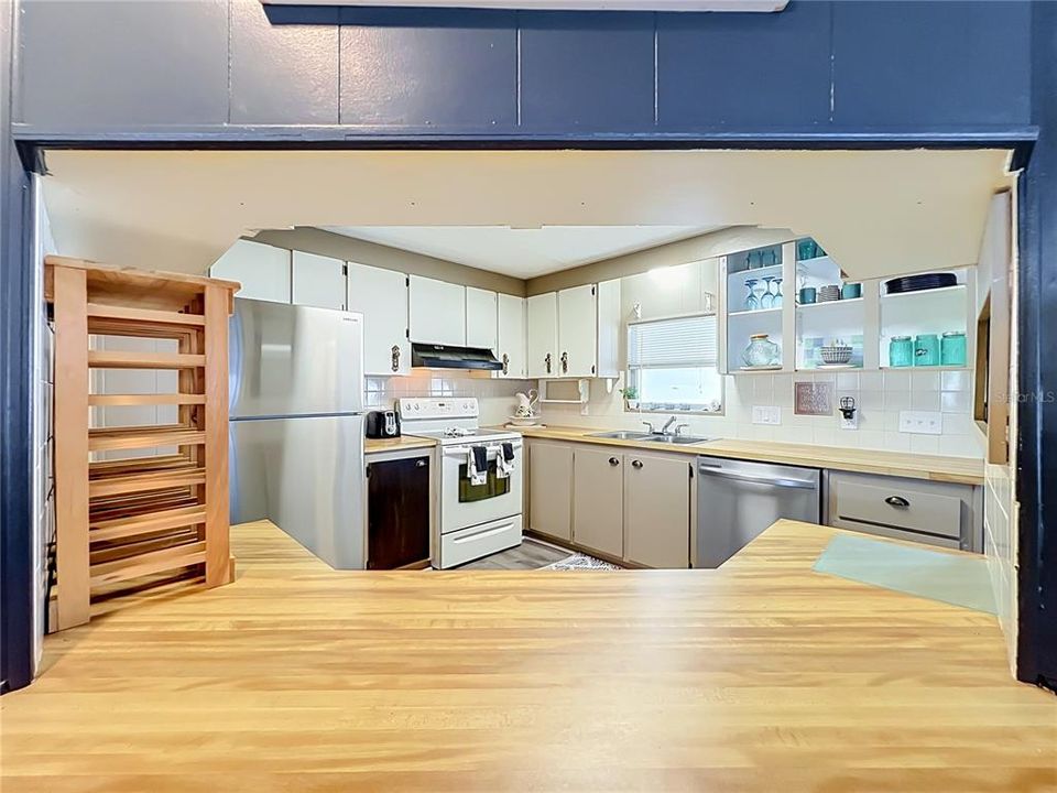 For Sale: $145,000 (2 beds, 2 baths, 1428 Square Feet)