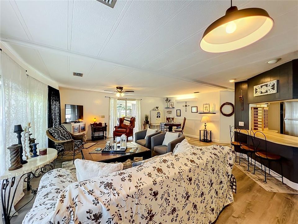 For Sale: $145,000 (2 beds, 2 baths, 1428 Square Feet)