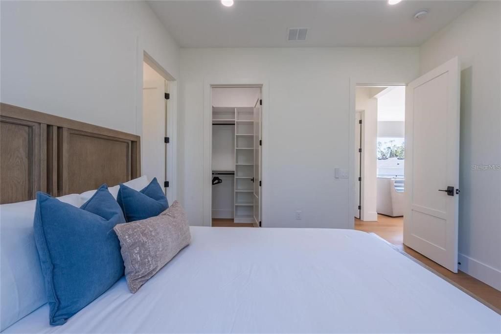 For Sale: $2,190,000 (5 beds, 5 baths, 3356 Square Feet)