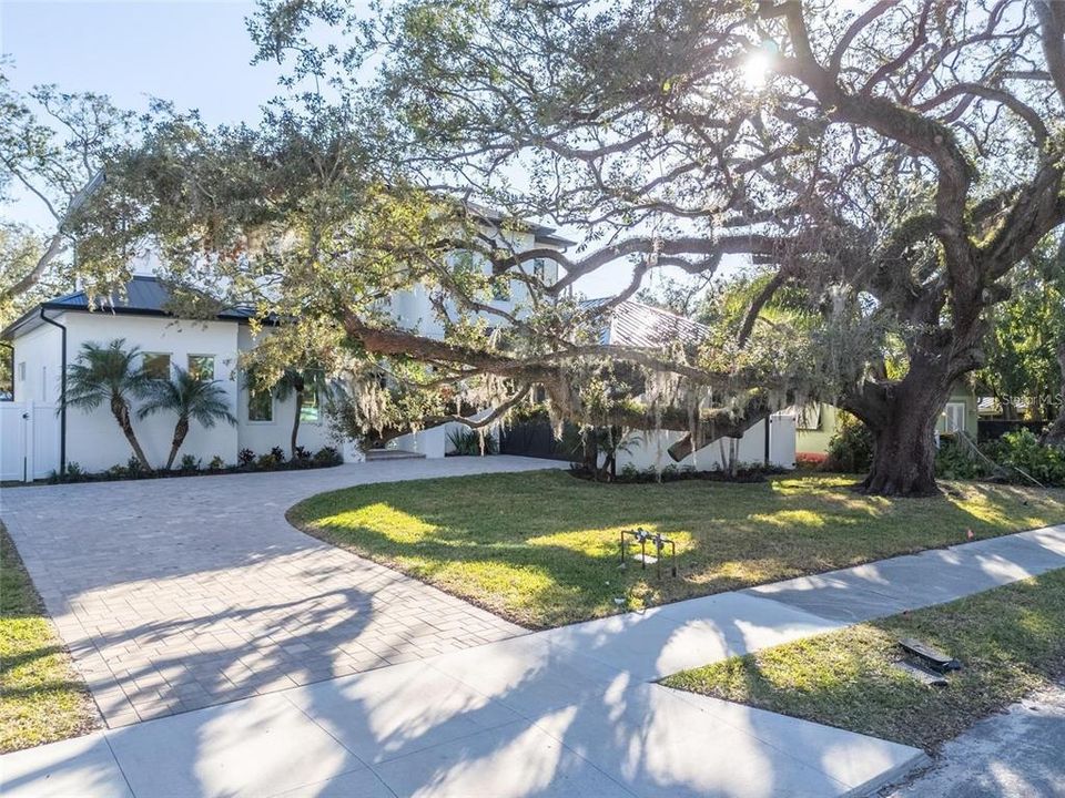 For Sale: $2,190,000 (5 beds, 5 baths, 3356 Square Feet)