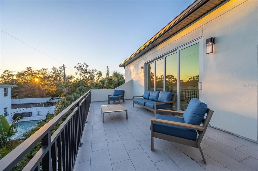 For Sale: $2,190,000 (5 beds, 5 baths, 3356 Square Feet)