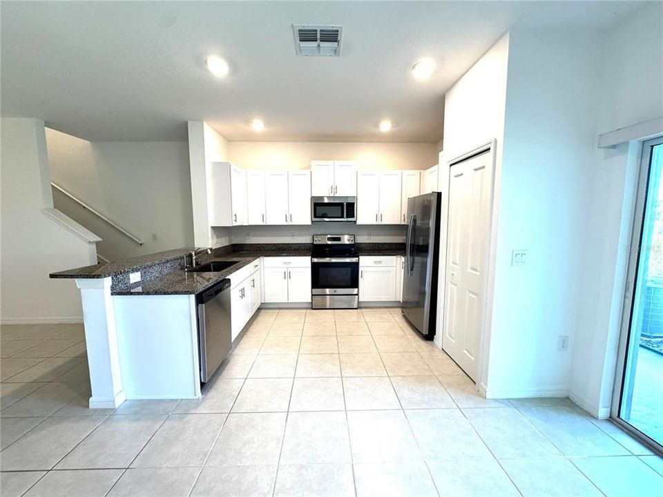 For Rent: $2,100 (3 beds, 2 baths, 1634 Square Feet)