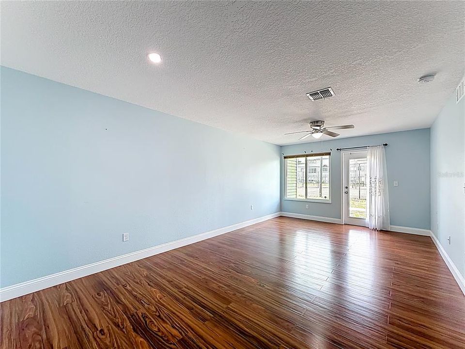 For Rent: $1,500 (2 beds, 2 baths, 874 Square Feet)