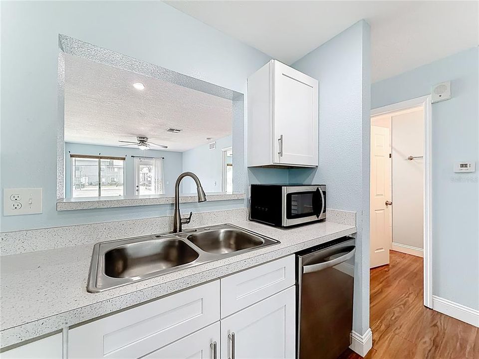 For Rent: $1,500 (2 beds, 2 baths, 874 Square Feet)