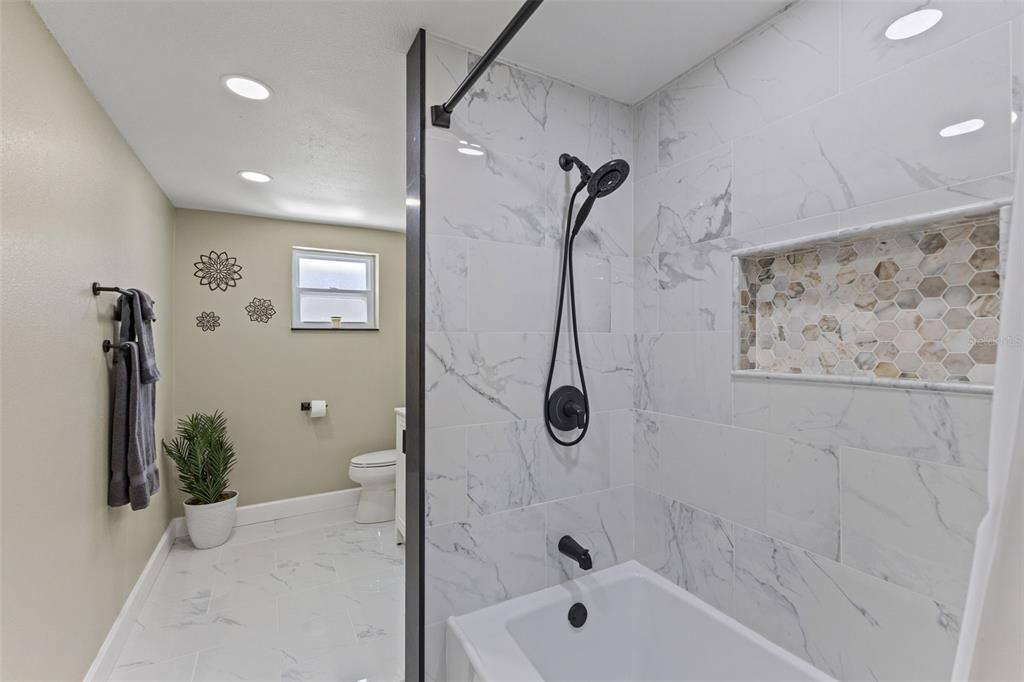 En Venta: $539,900 (4 camas, 2 baños, 2736 Pies cuadrados)