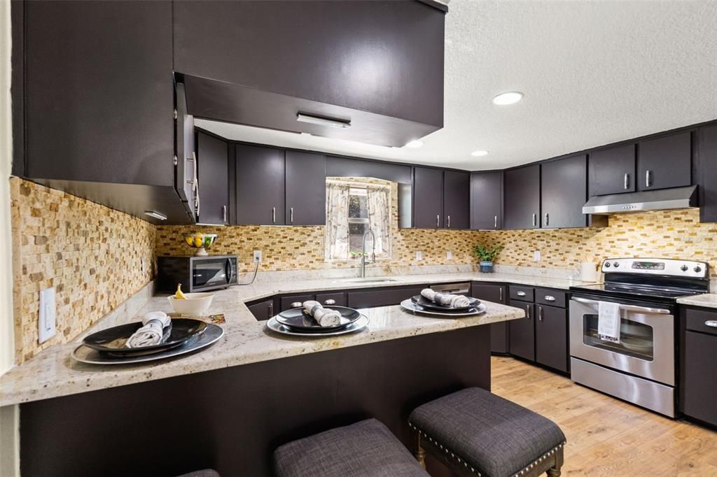 En Venta: $539,900 (4 camas, 2 baños, 2736 Pies cuadrados)