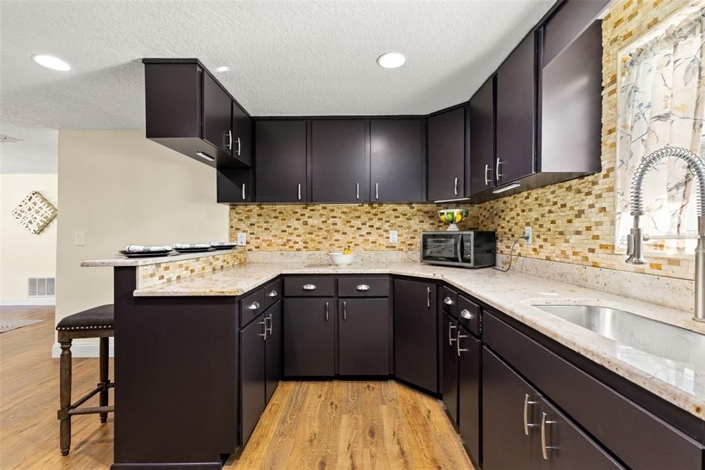 En Venta: $539,900 (4 camas, 2 baños, 2736 Pies cuadrados)