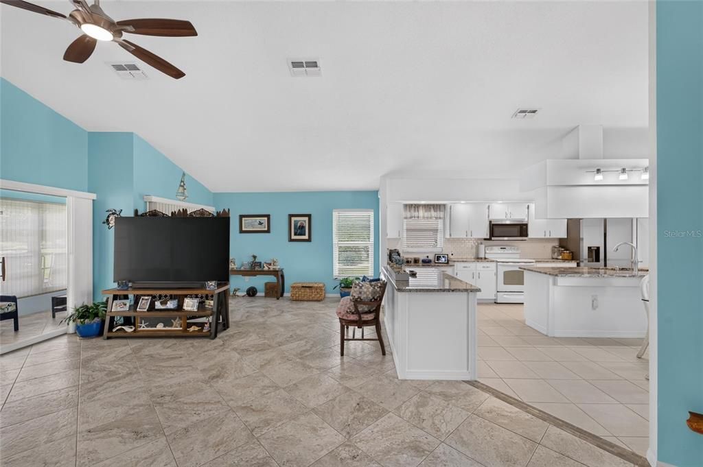 Activo con contrato: $329,900 (2 camas, 2 baños, 1634 Pies cuadrados)