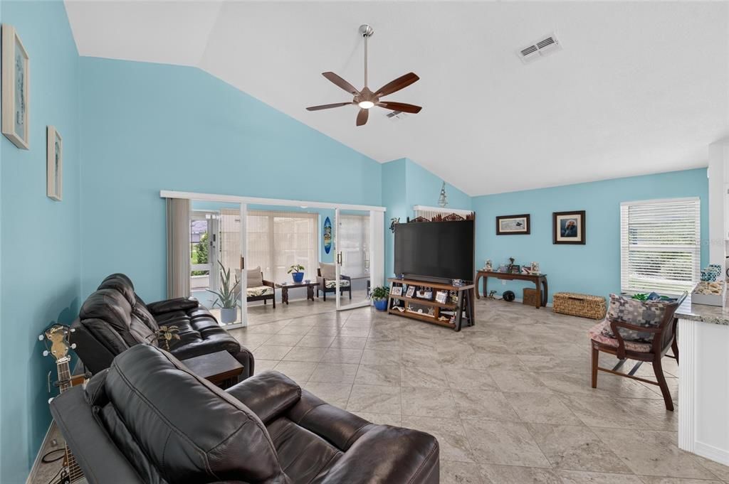 Activo con contrato: $329,900 (2 camas, 2 baños, 1634 Pies cuadrados)