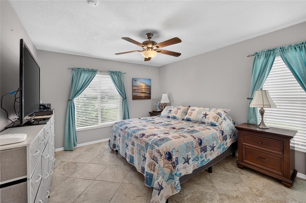 Activo con contrato: $329,900 (2 camas, 2 baños, 1634 Pies cuadrados)