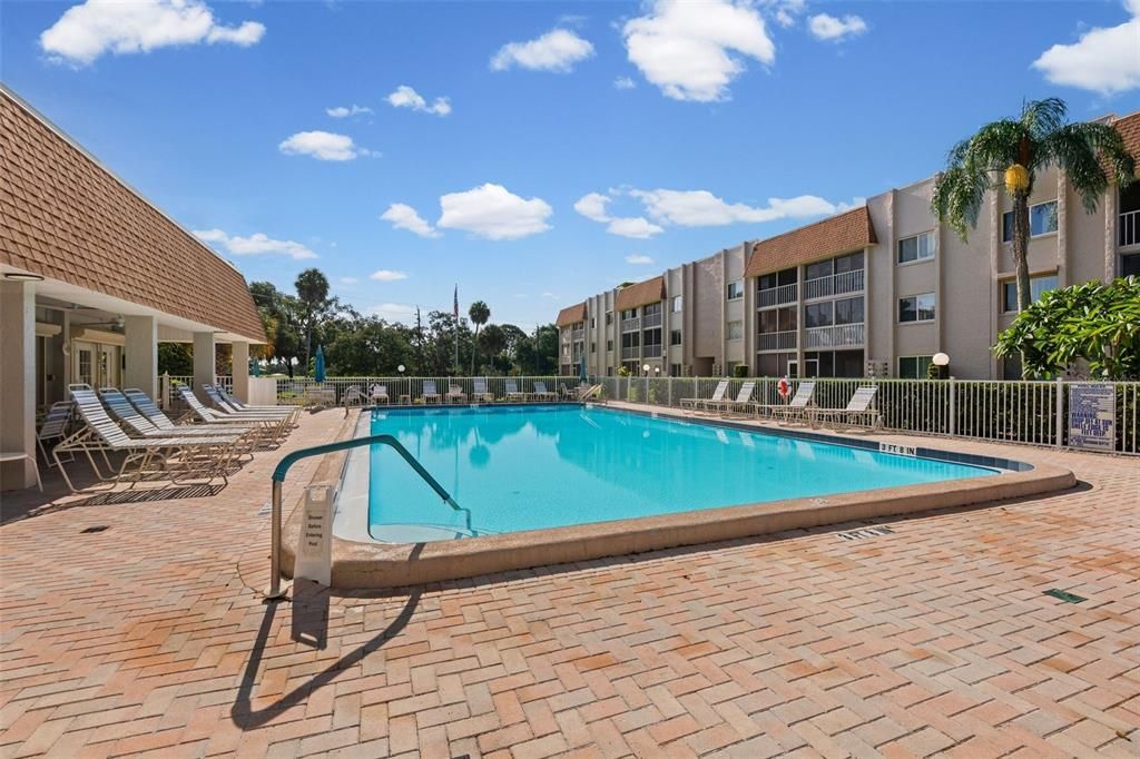 For Sale: $149,900 (2 beds, 2 baths, 903 Square Feet)