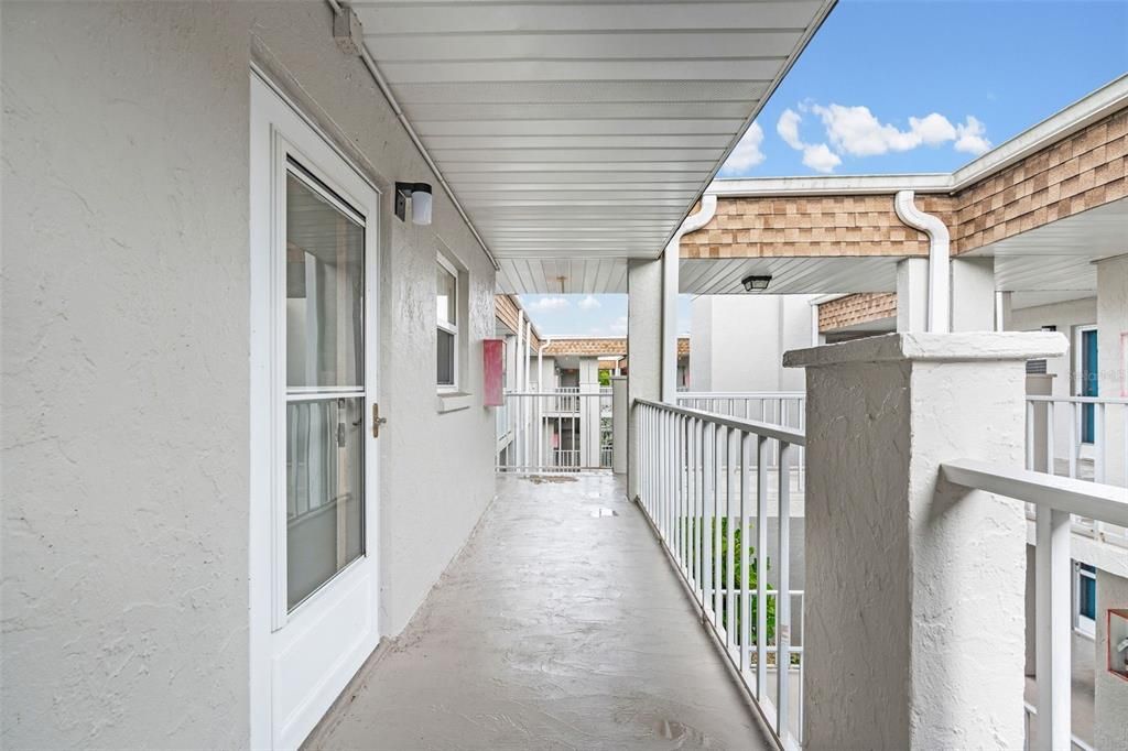 For Sale: $149,900 (2 beds, 2 baths, 903 Square Feet)