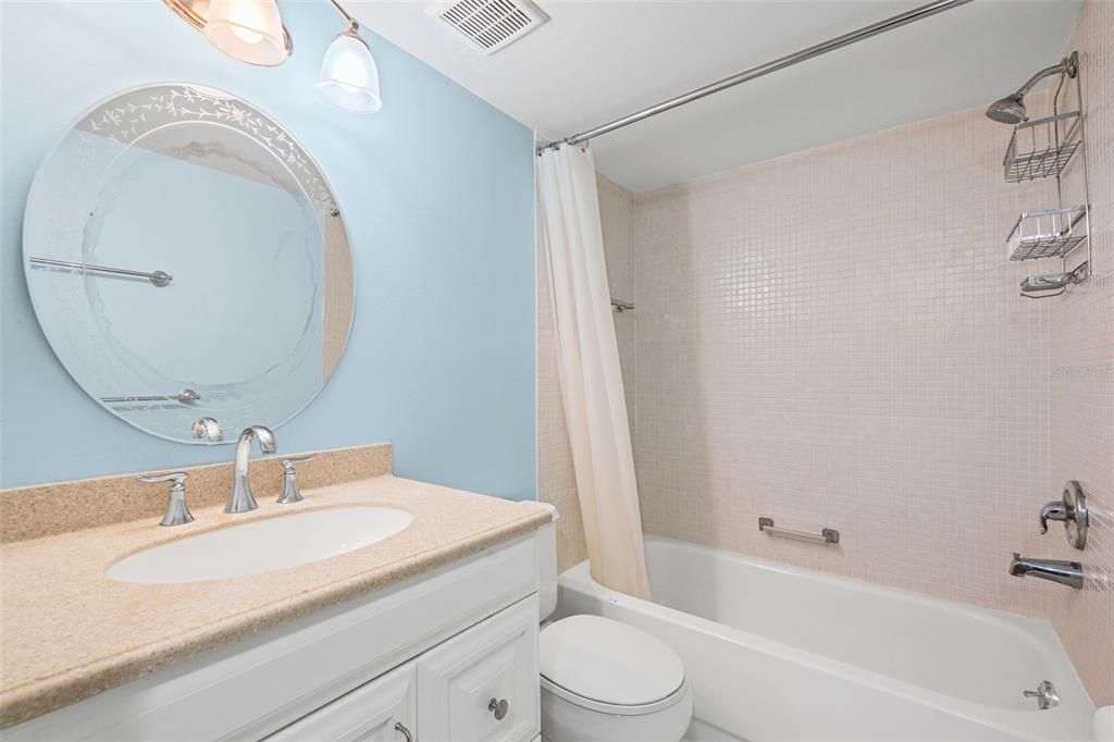 For Sale: $149,900 (2 beds, 2 baths, 903 Square Feet)
