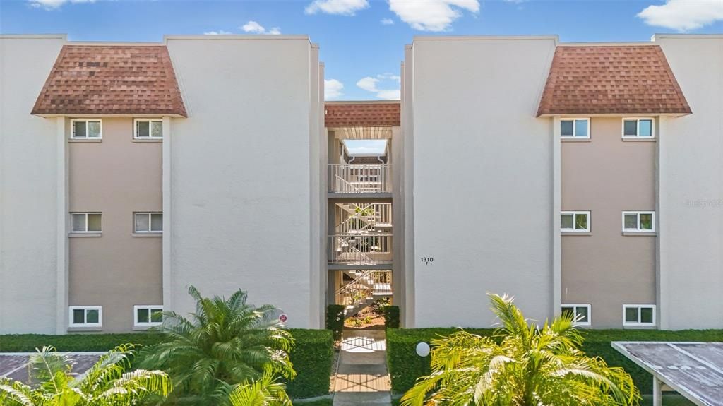 For Sale: $149,900 (2 beds, 2 baths, 903 Square Feet)
