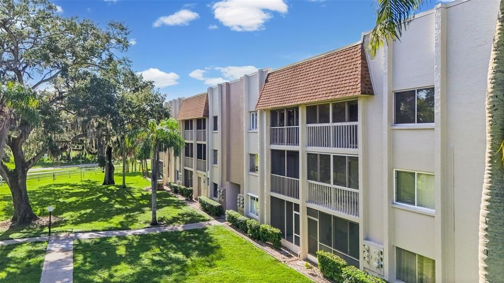 For Sale: $149,900 (2 beds, 2 baths, 903 Square Feet)