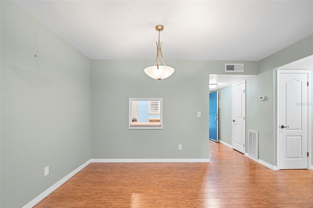 For Sale: $149,900 (2 beds, 2 baths, 903 Square Feet)