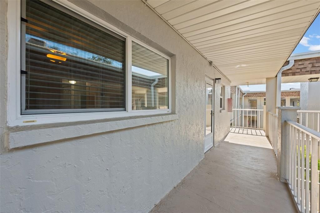 For Sale: $149,900 (2 beds, 2 baths, 903 Square Feet)
