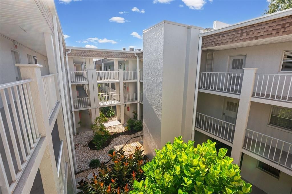 For Sale: $149,900 (2 beds, 2 baths, 903 Square Feet)