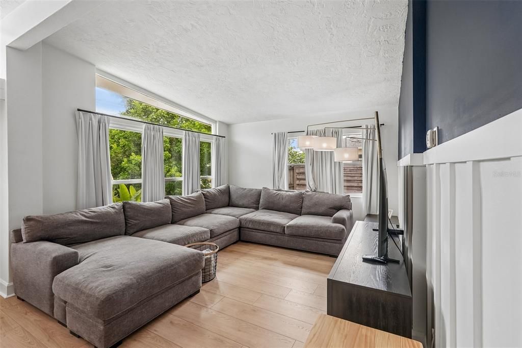 En Venta: $425,000 (3 camas, 2 baños, 1286 Pies cuadrados)