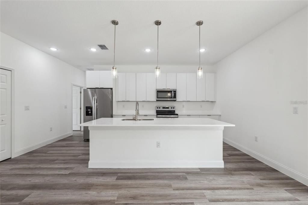 For Rent: $2,000 (4 beds, 2 baths, 1503 Square Feet)